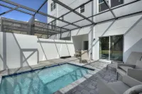 Private Pool and Spacious Living Areas - Tranquil Townhouse Retreat Hotels in Loughman