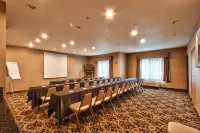 Holiday Inn Express & Suites Roseville - Galleria Area Hotels in Granite Bay