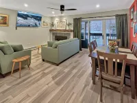 Private Balcony and Communal Pool - Charming Spacious Retreat Hotels in Mendon