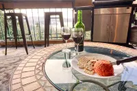 Breathtaking Lake Views and Fun Entertainment Options - Stunning Haven Hotel di Lake Arrowhead