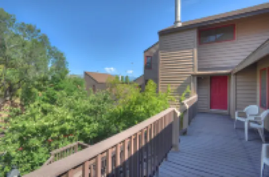 Spacious Condo with Pool and Hot Tub - Inviting Family Retreat