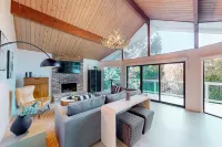 The Snow White Hotels in Lake Arrowhead