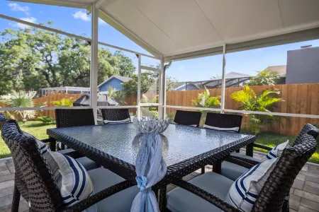 Heated Pool and Outdoor Oasis - Charming Getaway Retreat Отели в г. Джесмайн-Истейтс