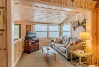 Private Access to Big Glen Lake - Charming Cottage Retreat