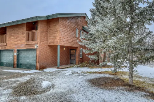 Golf Course Access and Spacious Deck - Cozy Mountain Retreat