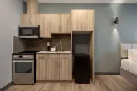 Ramada by Wyndham West Edmonton Hotel & Suites - 2-Star