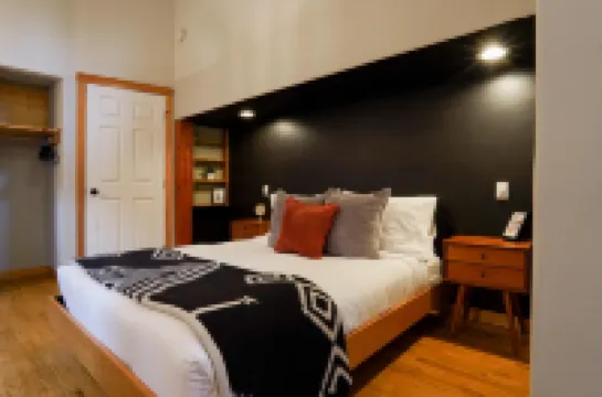 Cozy Hideaway with Modern Comforts - Inviting Mountain Retreat