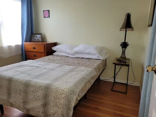 Fenced Yard, Pet Friendly, Cozy Cottage , Great Kitchen, Short Walk to Cal Poly Hotels in Arcata