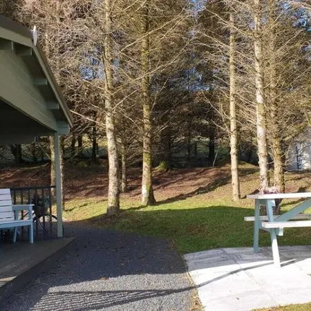 Private luxury log cabin with hot tub and stunning views!