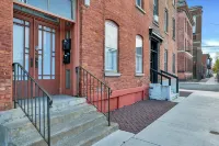Spacious Living and High-Speed Wifi - Inviting Urban Retreat