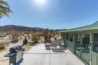 Cozy Secluded Retreat - Views, Sunroom, Spacious Patio, BBQ Các khách sạn ở Twentynine Palms