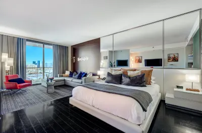 Luxury 21st-Floor Condo | Strip Views | No Resort Fees | Balcony & Spa Bath Các khách sạn ở 