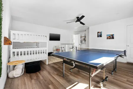 Cedar Park 4BR Retreat: Ping Pong Game Rm! Отели в г. Сидар Парк