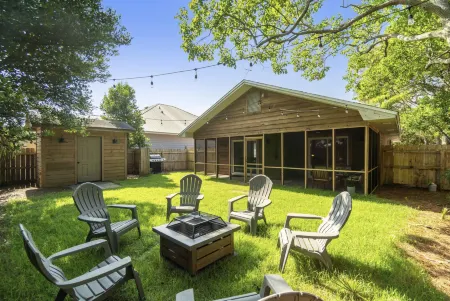 Charming Cottage with Fire Pit and Screened Porch - Cozy Beach Retreat