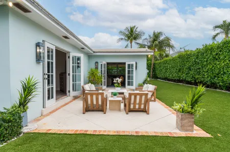 Private Beach Access and Tranquil Oasis - Luxurious Serene Escape Отели в г. Палм-Бич