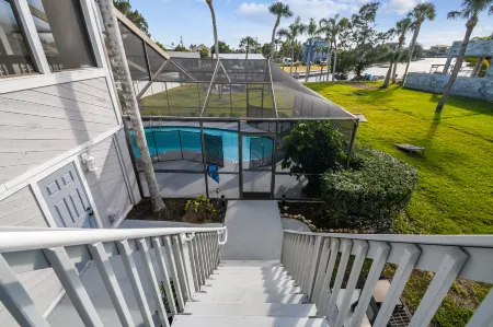 Heated Pool, Dock and Kayaks - Luxurious Waterfront Retreat