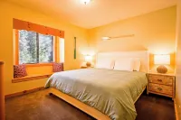 Beautiful Mountain Lake House in Kingswood Estates with Hot Tub and Pool Table