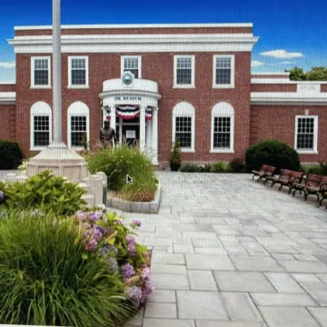 Remodeled historical Gosnold Cottage.300 yards to the beach.