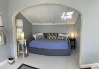 Remodeled historical Gosnold Cottage.300 yards to the beach.