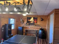 Private, 5 Star Mtn. Home. Amazing LR Views, Hot Tub, 2 Decks, & Game Room!
