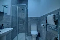 Dundee - 1 Bed - Sleeps 4 - Free Parking