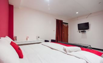 RedDoorz Plus Near Mall Kelapa Gading - Housity