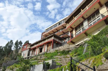 Asham Africa Hotel and Resort Отели в г. Дэбрэ-Зэйт