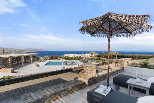 麥肯尼亞皇冠套房酒店