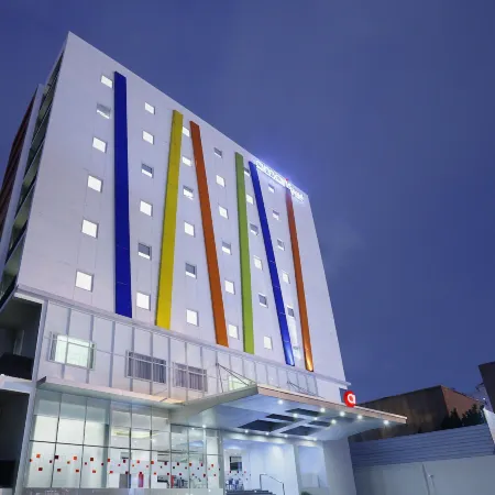 Amaris Hotel Tebet Отели рядом с достопримечательностью «Торговый центр Kota Kasablanka»
