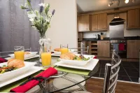 Spacious Contractor House for Large Groups with Free Parking - Kennedy House by Parker Jones Estates