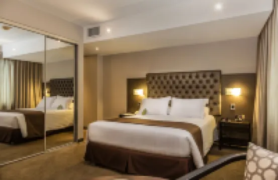 デル ピラル ミラフローレス ホテル