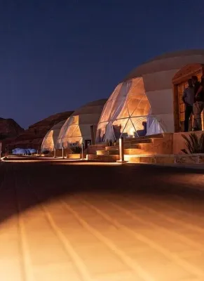 Wadi Rum UFO Luxotel - Campsite - parking