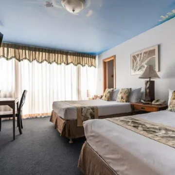 Holiday Surf Hotel (with Full Kitchen)