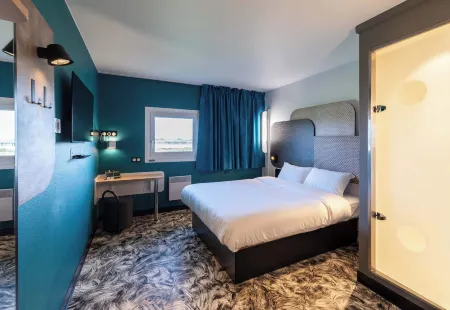 B&B Hotel Calais Terminal Cité Europe 3 étoiles Отели рядом с достопримечательностью «Les Baraques Military Cemetery»