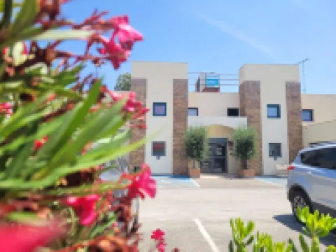 Kyriad Arles โรงแรมในอาร์ล