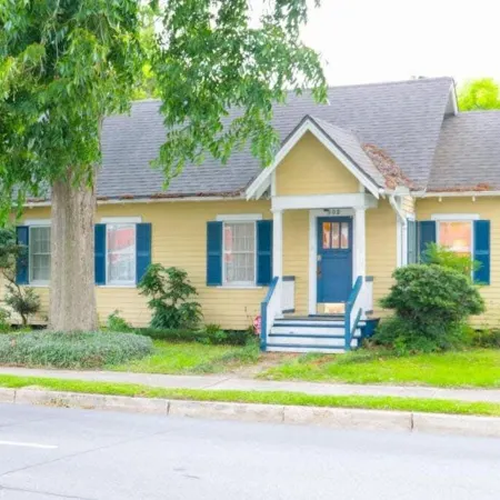 Spacious Corporate Lodging in Downtown Lafayette