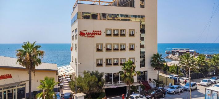 Aragosta Hotel ドゥラスのホテル