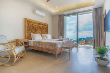 Luxury Jungle Haven Ocean View Infinity Pool