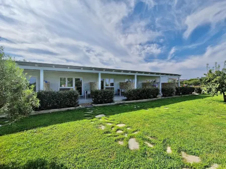 Hotel with swimming pool near Stintino