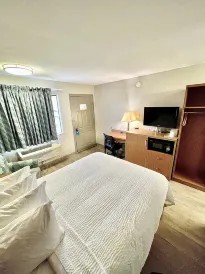 Days Inn & Suites by Wyndham Arlington Near Six Flags