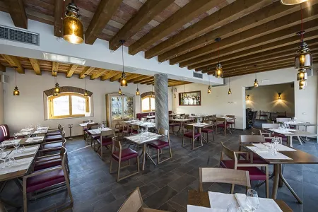 Hotel Sesmones Отели в г. Spino d'Adda