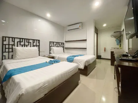 ห้องดีลักซ์เตียงแฝด (ไม่มีหน้าต่าง)