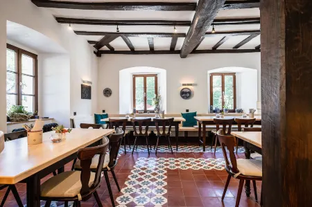 Landgasthof Zur Burg Grenzau Отели в г. Изенбург