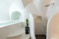 Doukas Caldera Suites