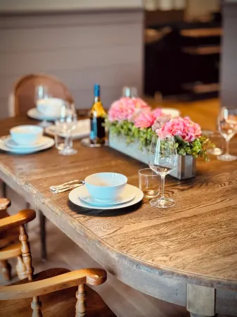 Steps from downtown - Beautiful historic home with AC, WiFi