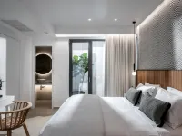 Made by the Sea Villas 9 Bdrm Hotels in Mades