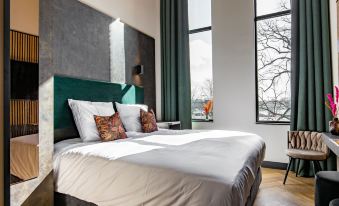 Monument Hotel
