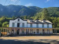 Bush House Inn - Homestay