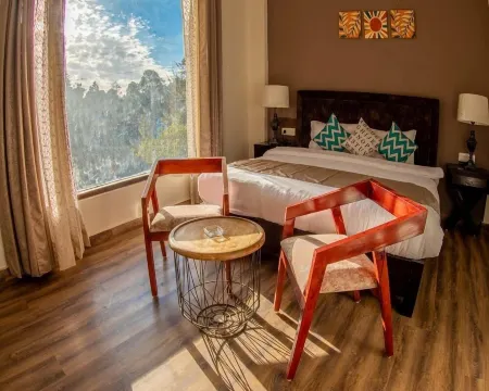 The Himalayan Voyage Отели рядом с достопримечательностью «Golu Devta temple»