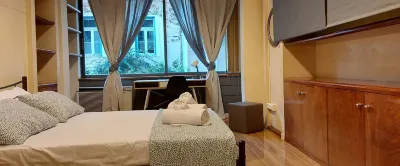 Deluxe Apartment 12Bd 6Bath Hotels in Victoria